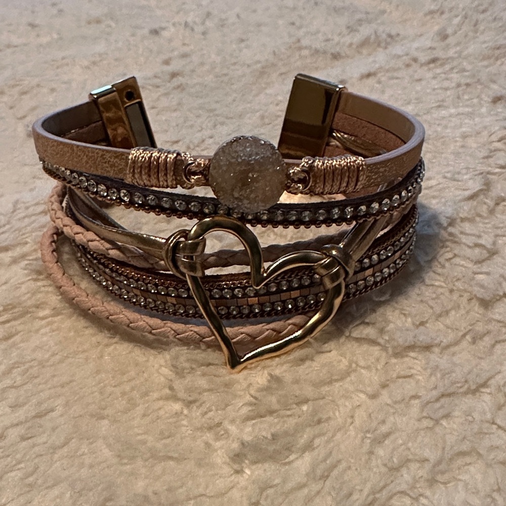 Elegant Gold and Brown Heart Bracelet